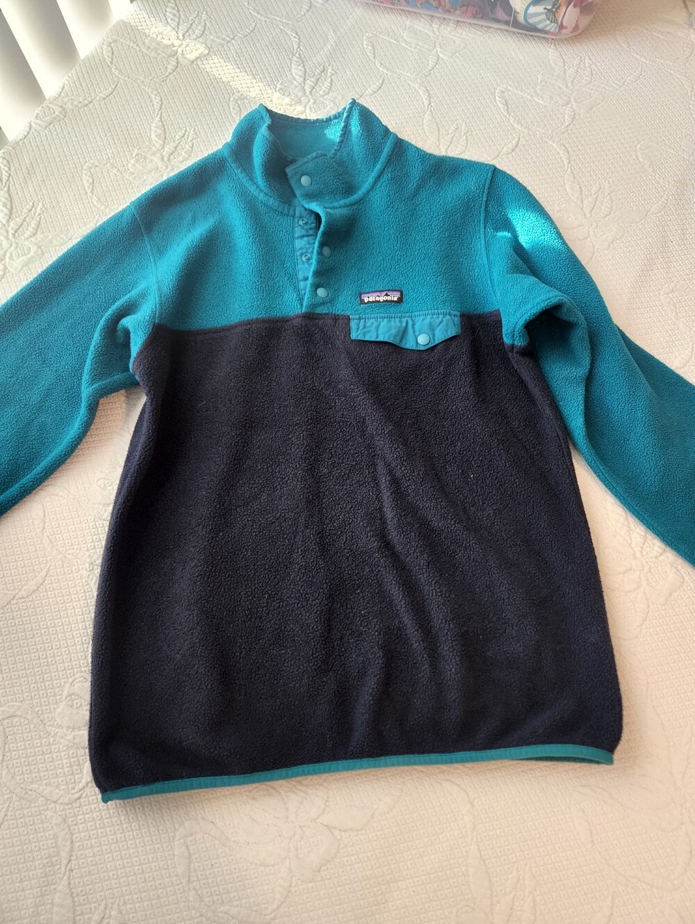 Patagonia Teal and Navy Crewneck Fleece Pullover